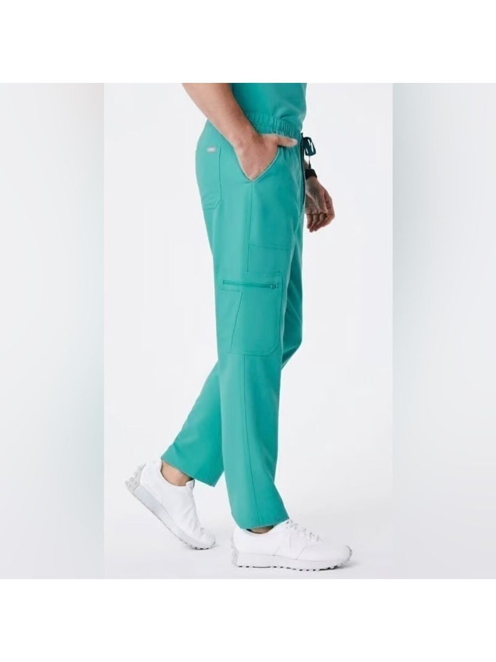 FIGS Men’s Cairo Cargo Scrub Pants in Oasis Medium NWT
